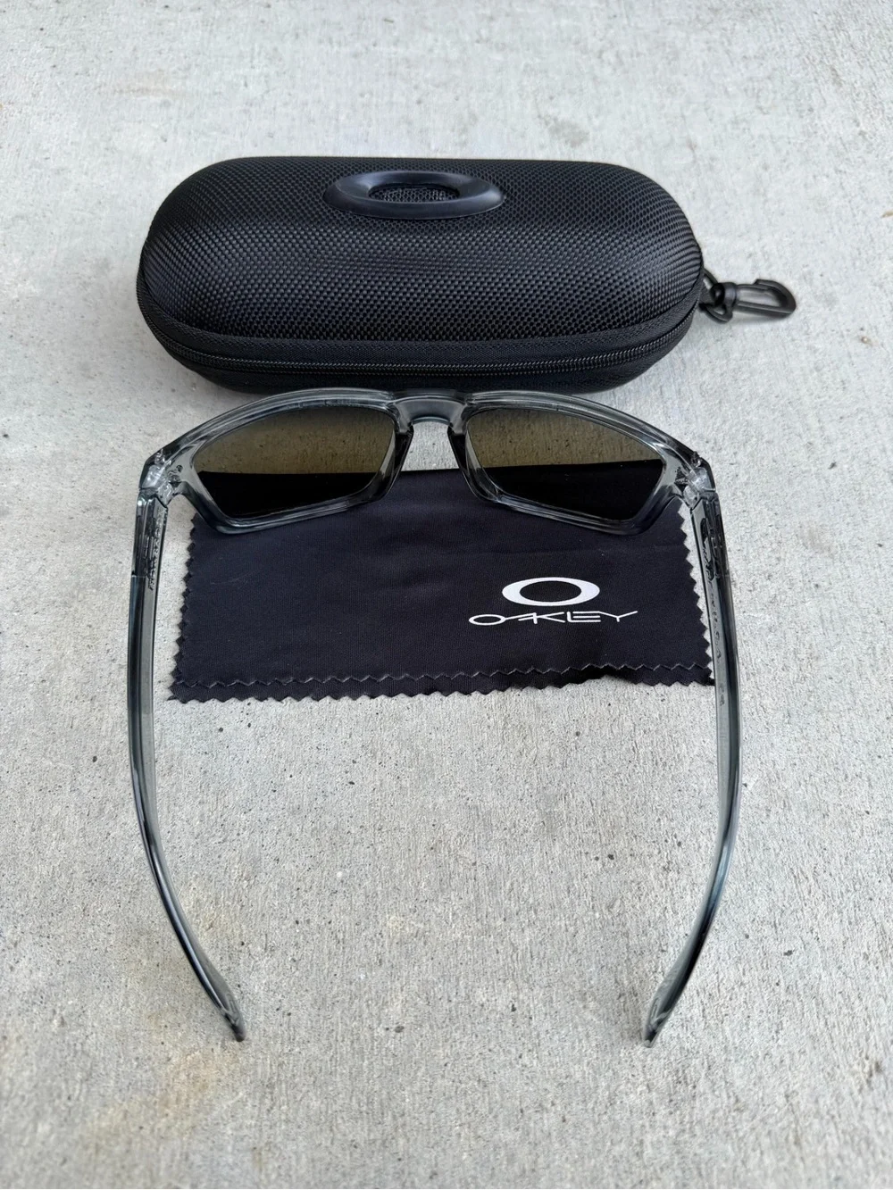 Oakley Holbrook Sunglasses Blue Sapphire Irid Polar Prizm Crystal Clear Frame